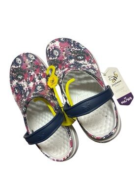 Joybees Unisex Tie Dye Comfort Sandals in Pink and Navy